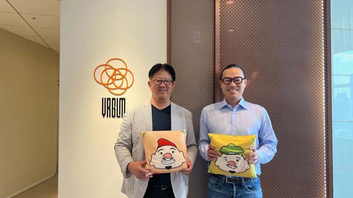 株式会社イルグルムのオフィスにて。岩田進社長と江端浩人